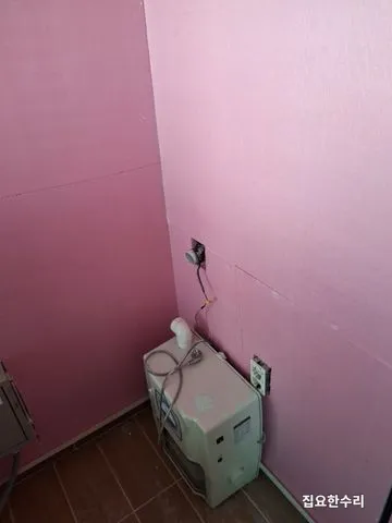 보일러가 놓인 구석까지 단열 보드로 마감된 벽면 (용인 출장 시공)