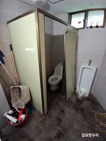 서울 강남 논현 상가 문·샷시 수리 시공 전 1